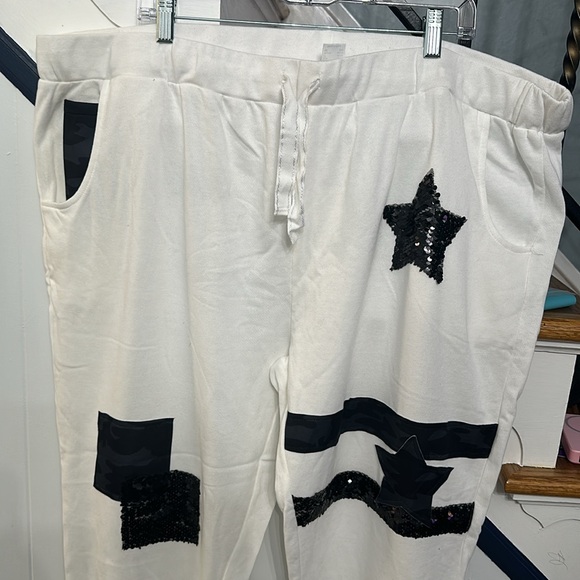 NWOT⭐️ VENUS PATCHWORK JOGGERS - Picture 3 of 13